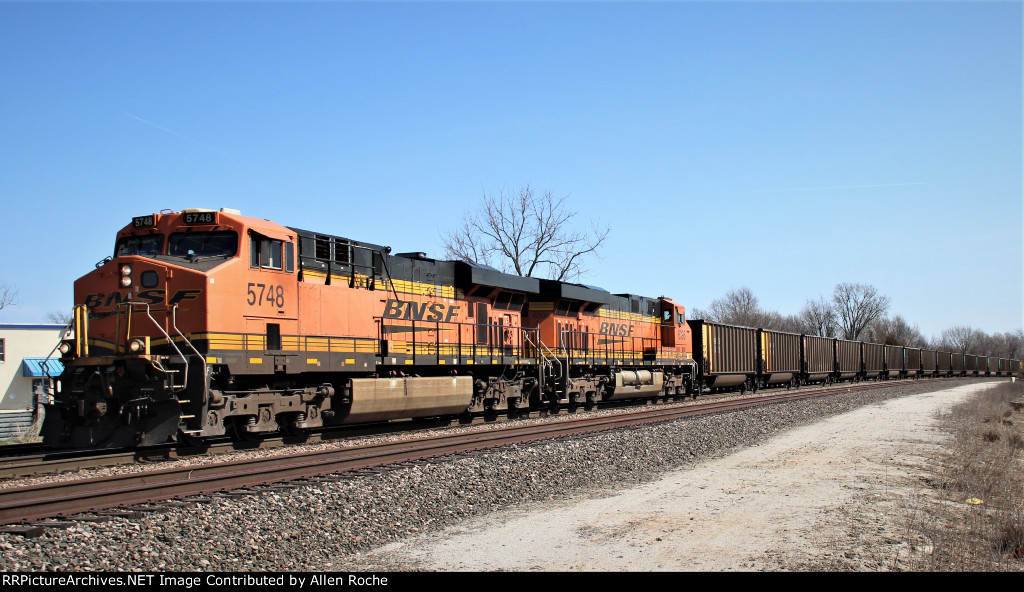 BNSF 5748